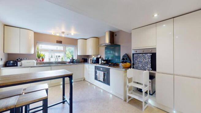 KITCHEN/BREAKFAST ROOM