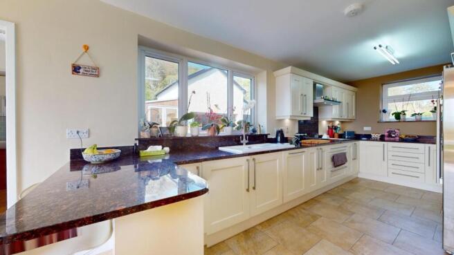KITCHEN/DINING ROOM