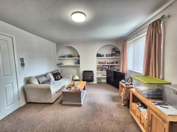 LOUNGE/DINING ROOM