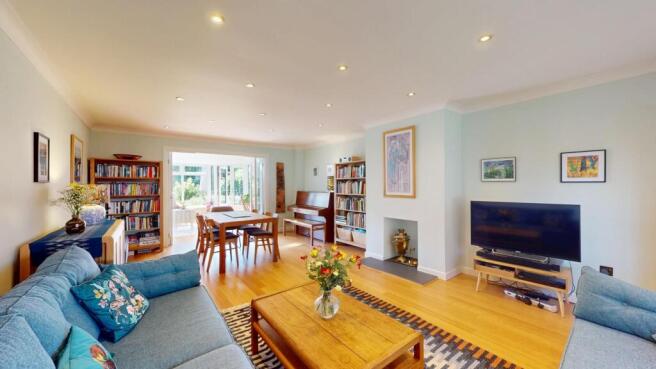 LOUNGE/DINING ROOM