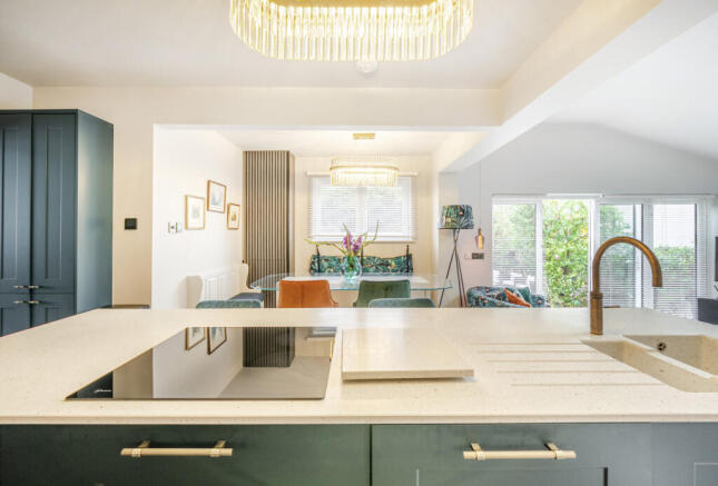 1365877-11-68f248...