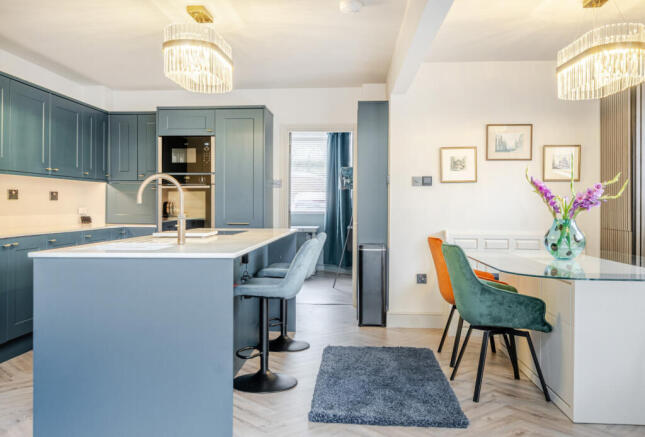 1365877-9-68f248b...