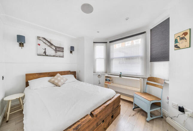 1369572-15-690895...