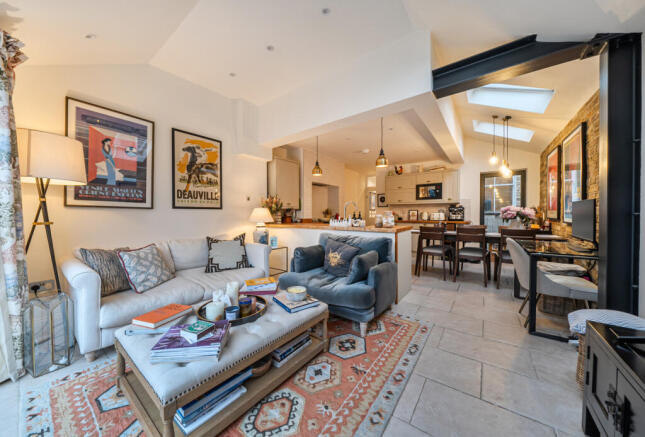 1396721-6-695fcf9...