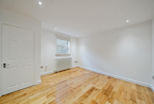 1384919-12-692430...