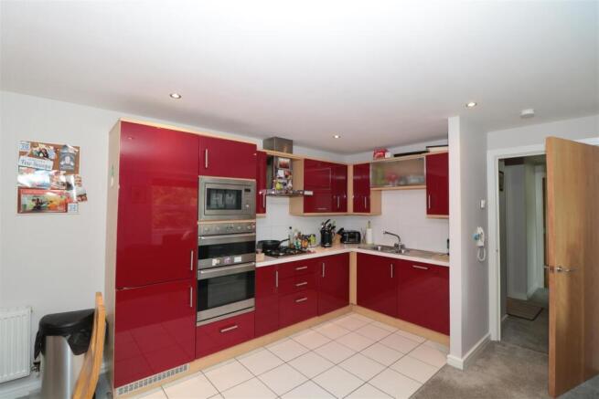 FITTED KITCHEN