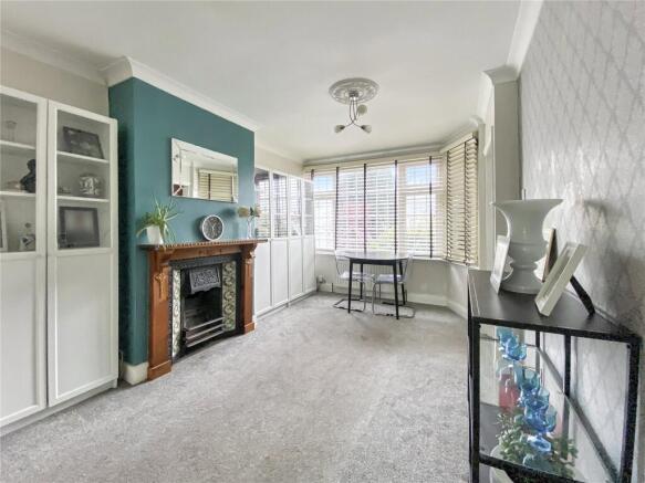 Lounge/Dining Area