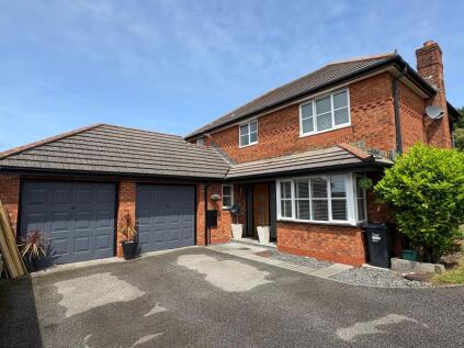 Penmere Drive, Pentire