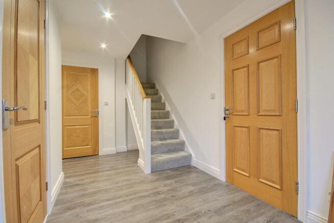 Hallway_lzn.jpg