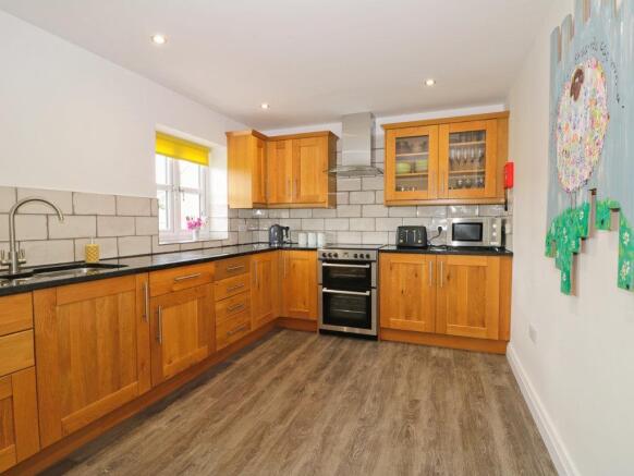 Kitchen_lzn.jpg