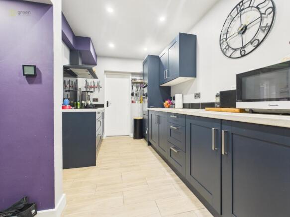 cam01332g0pr0637still006