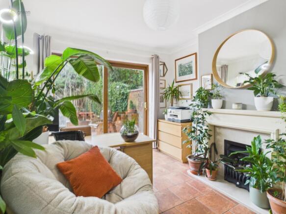 cam01332g0pr0643still007