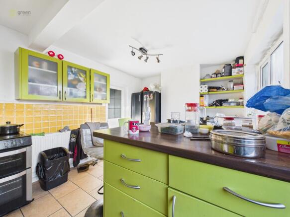 cam05591g0pr0101still006