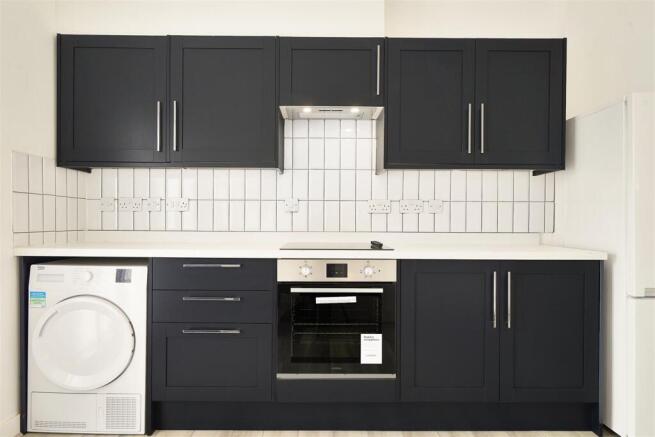 First Floor, 3 Tring Avenue - 0gCxjpeX88w2quHHuTfb
