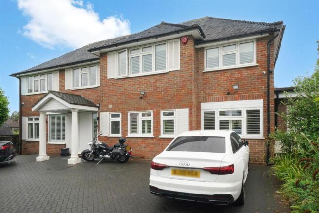 4 Sackville Close - SlzpZeq19FVo3veEcjQV.jpg
