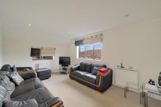 62 Priory Field Drive - A9vn3qeTEmpGjSFjAkNM.jpg