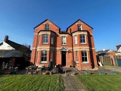 Lower Town, Halberton