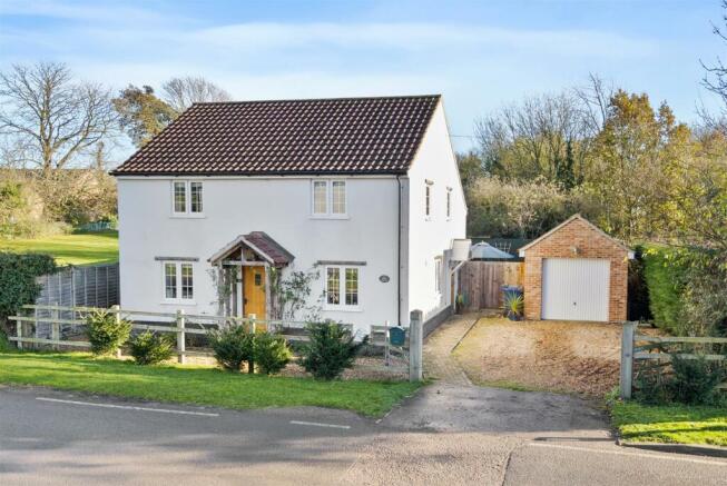 WhiteCottageWeb03.jpg