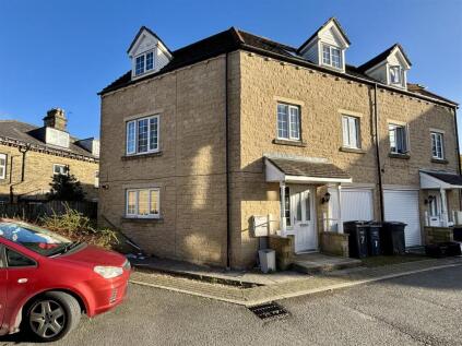 Pippin Court, Ovenden, Halifax