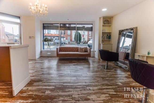 COMMERCIAL RECEPTION ROOM