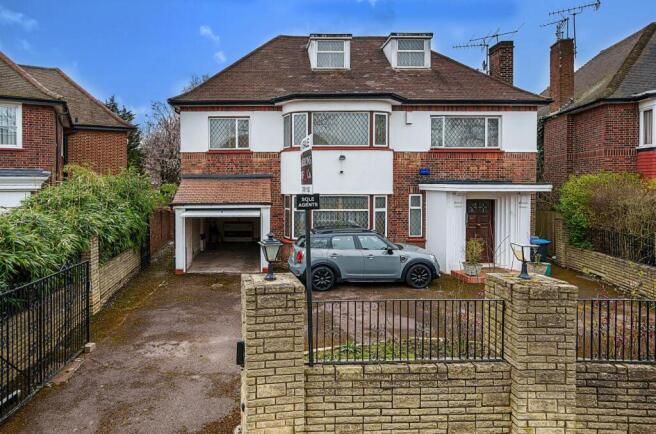 Manor House Drive (2).jpg