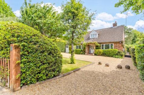 Canonsfield Road, Oaklands, Welwyn, Hertfordshire, AL6