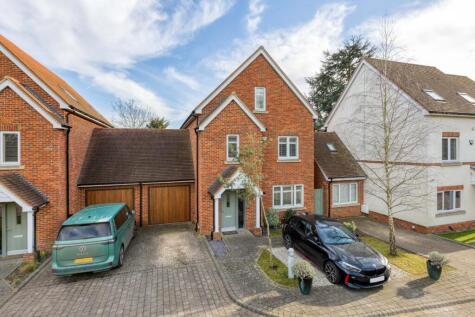 Essex Close, Stevenage, Hertfordshire, SG1