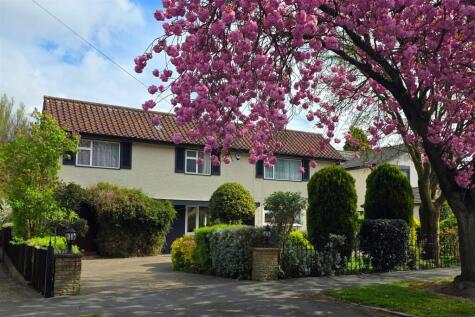 Elveley Drive, West Ella