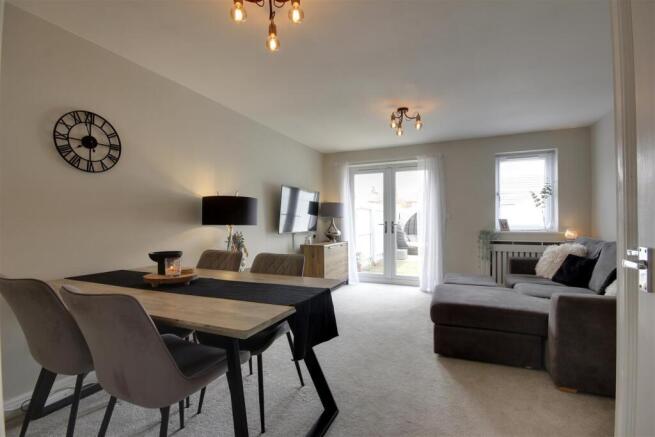Lounge/Dining Room