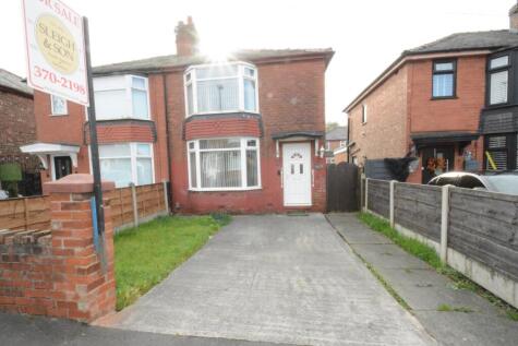 Chaucer Avenue, Droylsden, M43