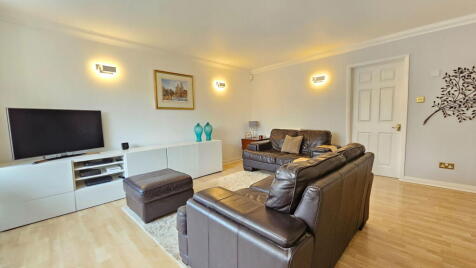 Two Rivers Way, Newbury RG14 5TE