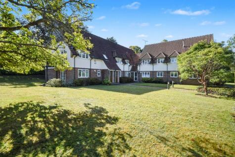 Headon Court, The Close, Farnham, GU9