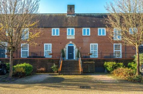 Burnham Square, Upper Froyle, Alton, GU34