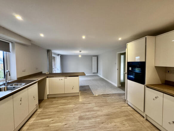 20250923_074442772_iOS