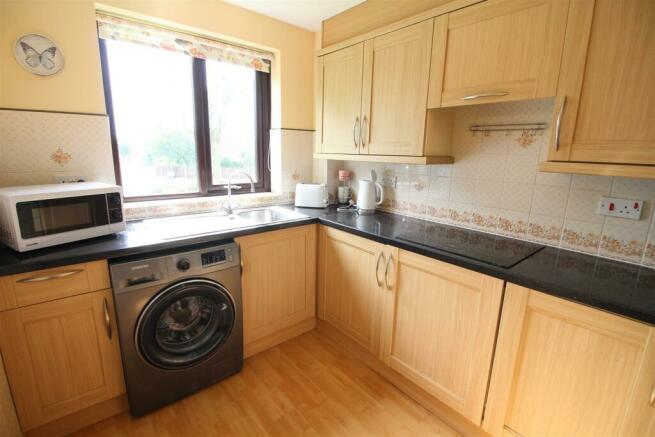 1 bedroom flat for sale in Woodlands Court, Kippax, Leeds, LS25