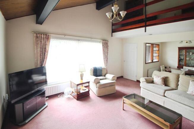 Lounge/Dining Room