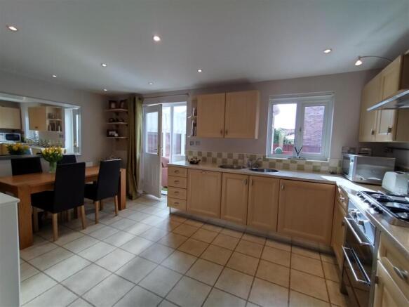 Kitchen/Dining Room