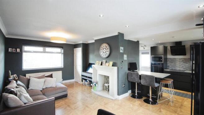 Lounge/Dining Room