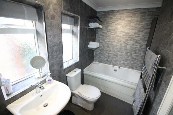 Bathroom1.JPG