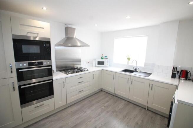 Kitchen1.JPG