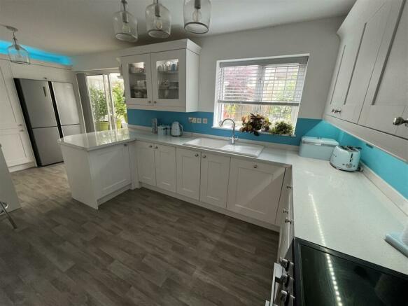 Re Fitted Kitchen