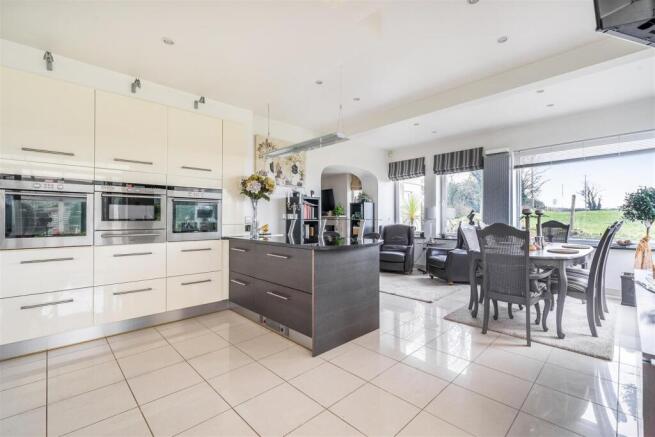 Modern Fitted Kitchen