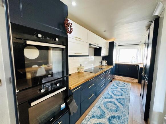 Kitchen4.jpg