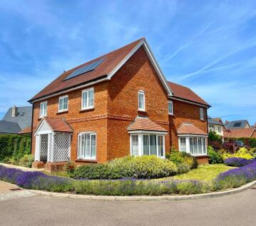 Walnut Tree Way, Meppershall, Shefford, SG17