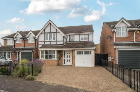 Grieg Close, Shefford, SG17