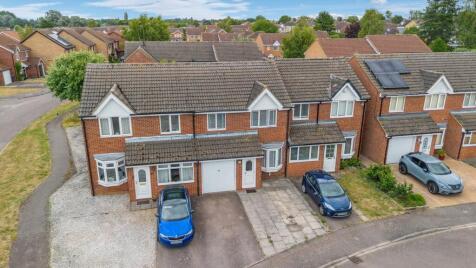 Elgar Drive, Shefford, SG17