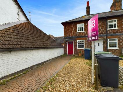 Marlow - 2 bedroom end of terrace house for sale