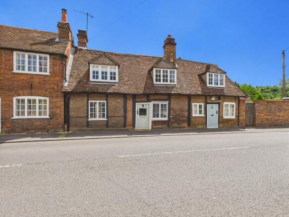 CAM01354G0-PR0560-STILL003