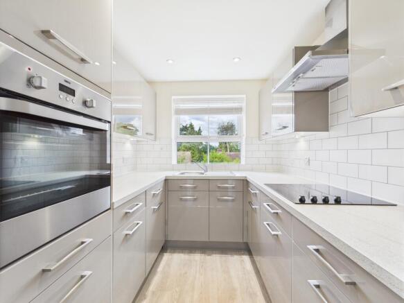 CAM01354G0-PR0561-STILL008