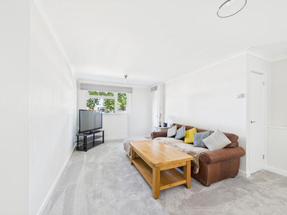 CAM01354G0-PR0586-STILL002